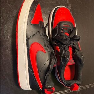 Nike Air Jordan 1 Retro Low Bred kids size 7Y Red Black Sneakers 2015